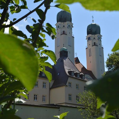 Gaestehaus Schweiklberg Филсхофен ан дер Донау Екстериор снимка