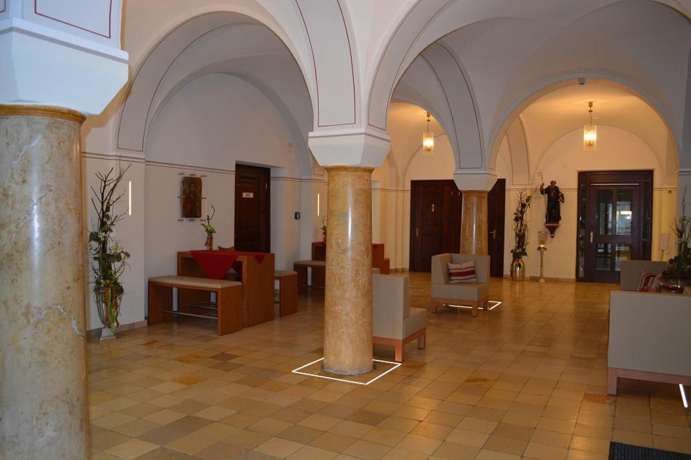 Gaestehaus Schweiklberg Филсхофен ан дер Донау Екстериор снимка